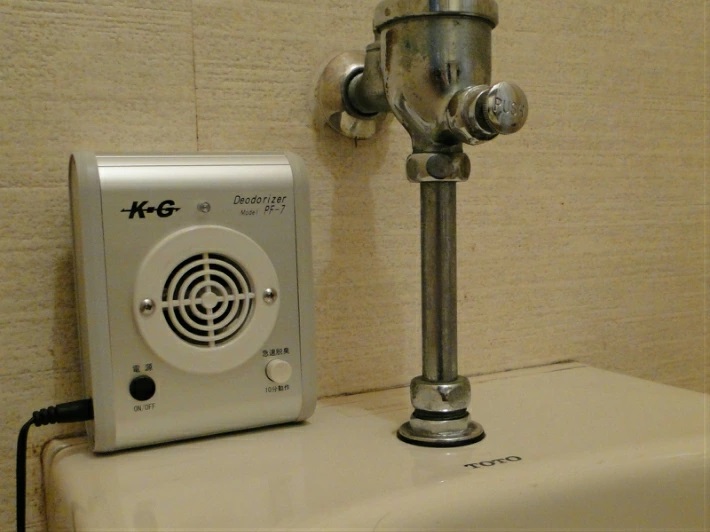 家庭用オゾン脱臭器トイレ使用例